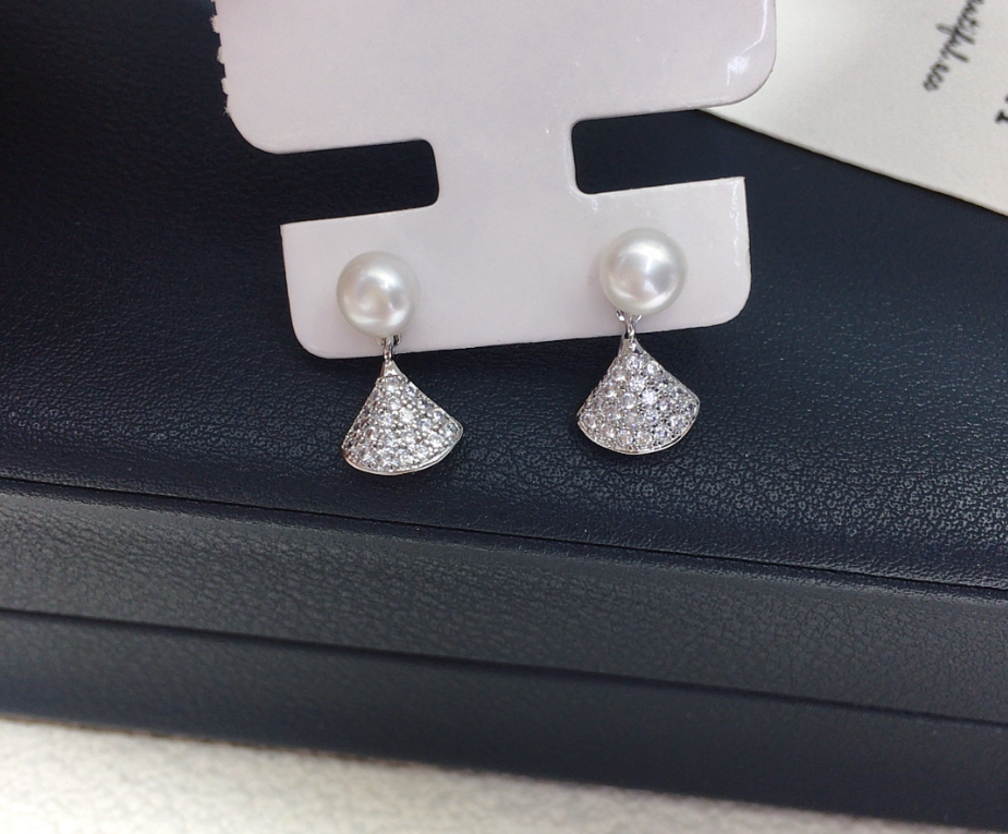 89 Natural freshwater pearl earrings simple and fashionable small dance skirt micro inlaid zircon pearl earrings
