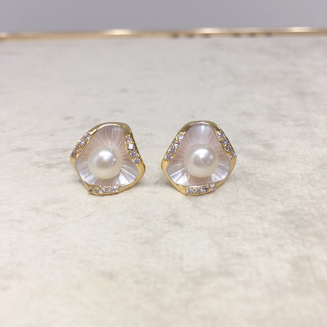 61 Natural freshwater pearl earrings Simple and fashionable lotus leaf shaped earrings Micro zircon pearl earrings